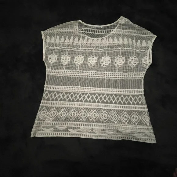 🦋 2 / $27 🦋 Ricki’s creamy colored T-shirt. Partner it with your own tank top. - Picture 5 of 5